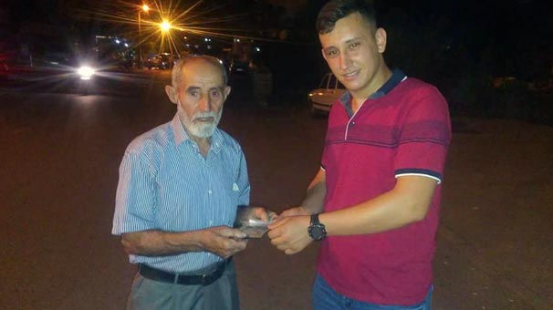 Hatay'da yolda buldu! İçinden çıkanları görünce...
