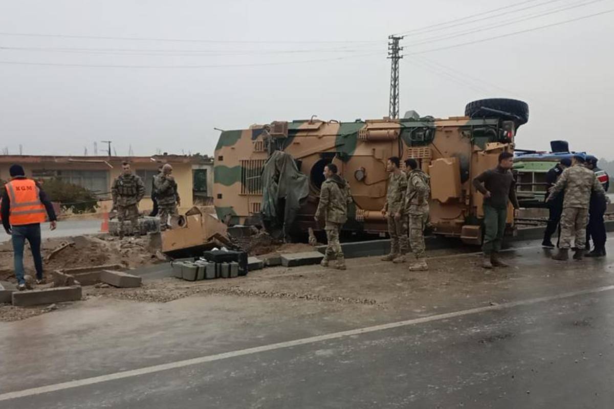 Hatay'da zırhlı askeri araç devrildi: 3 asker yaralı