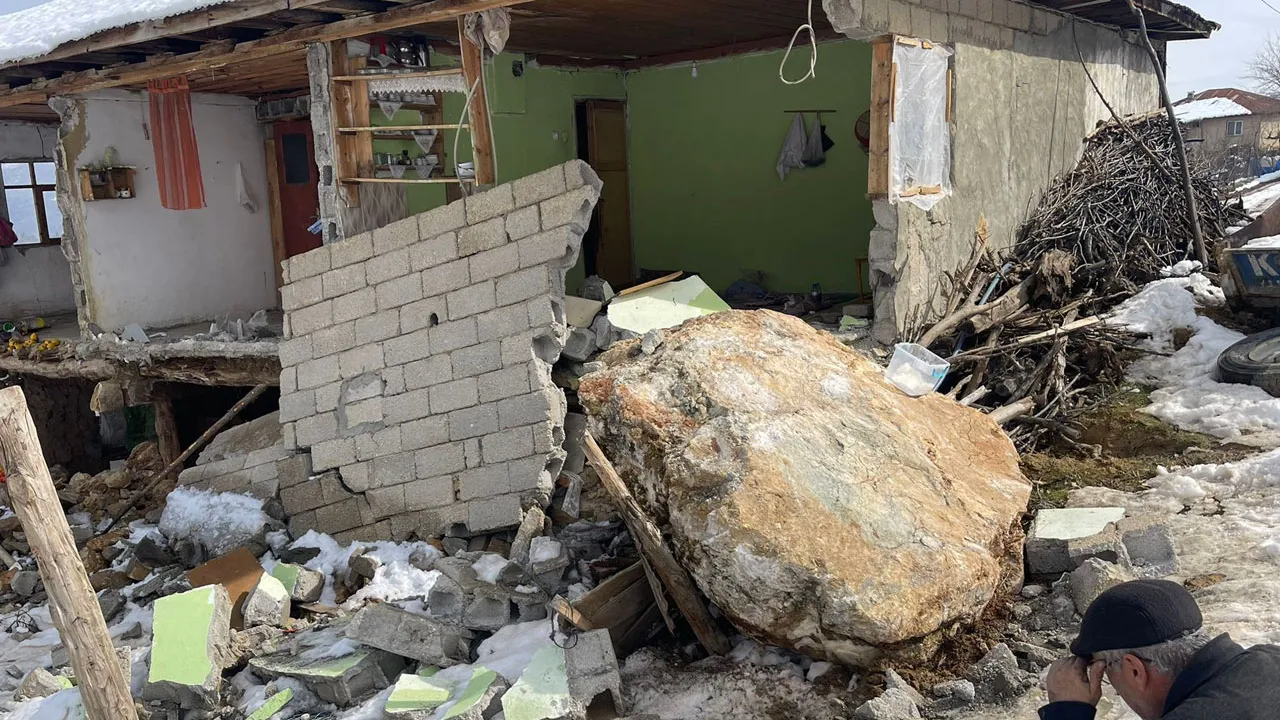 Hatay'daki 6.4 şiddetindeki depremden ilk görüntüler!