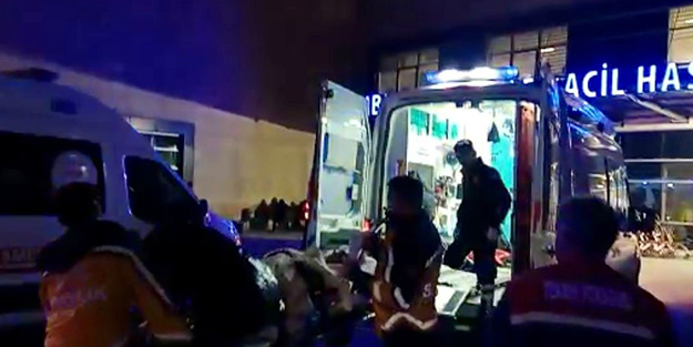 Hatay'daki depremlerin ardından yaralılar hastaneye kaldırıldı