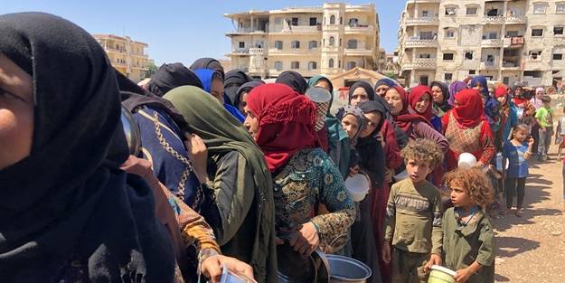 Hatay'dan Afrin'e her gün sıcak yemek yardımı yapılıyor