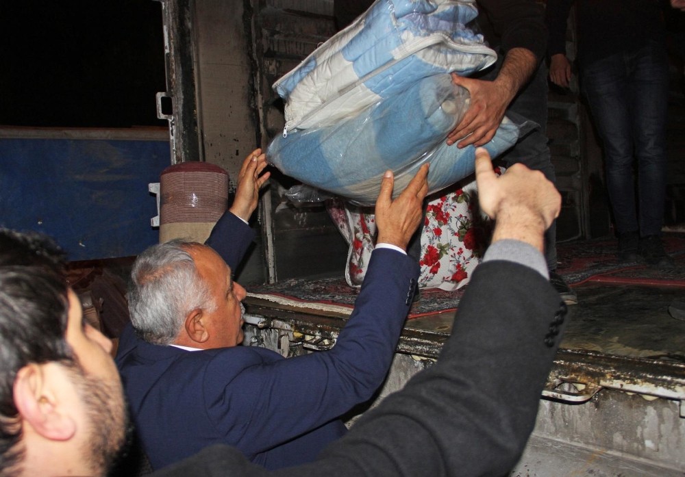 Hatay’dan depremzedelere yardım 
