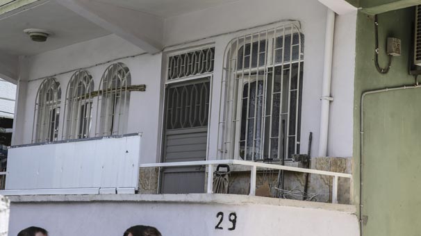 Hatay'da polis cinnet getirdi! Anne ve babasını öldürdü...