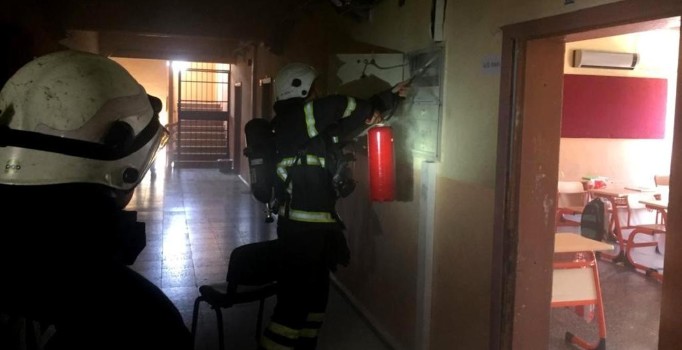 Hatay'ın İskenderun ilçesinde okulda trafo patladı