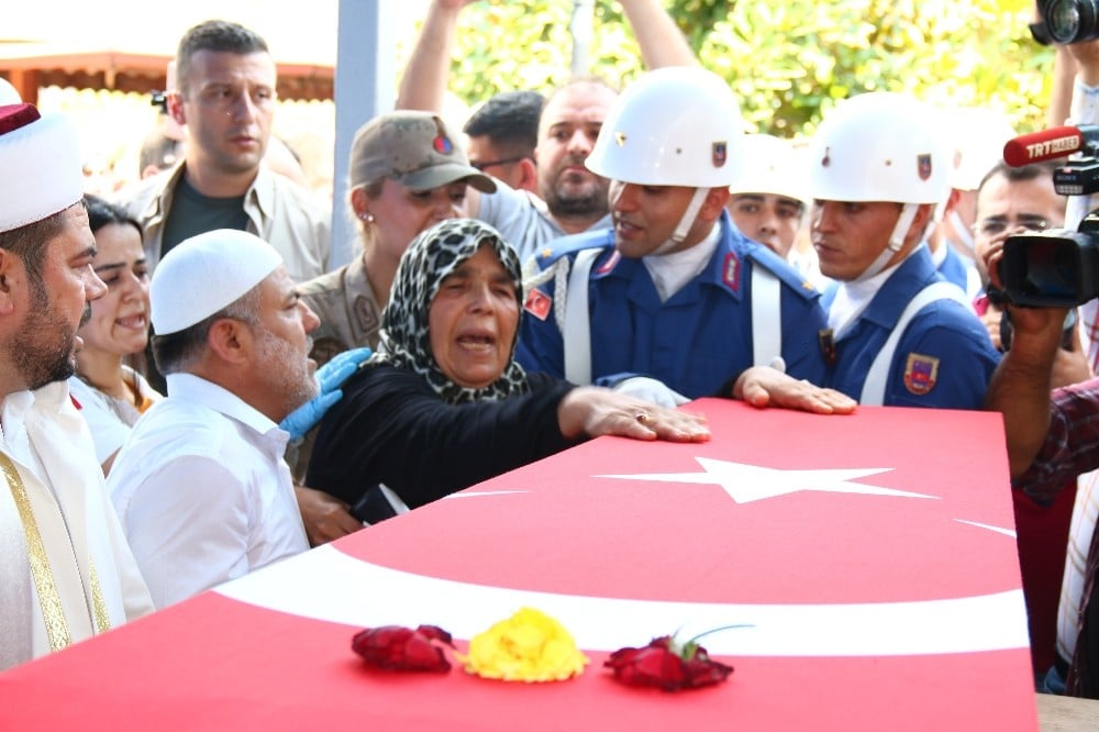 Hataylı şehidin cenazesinde gözyaşları sel oldu 