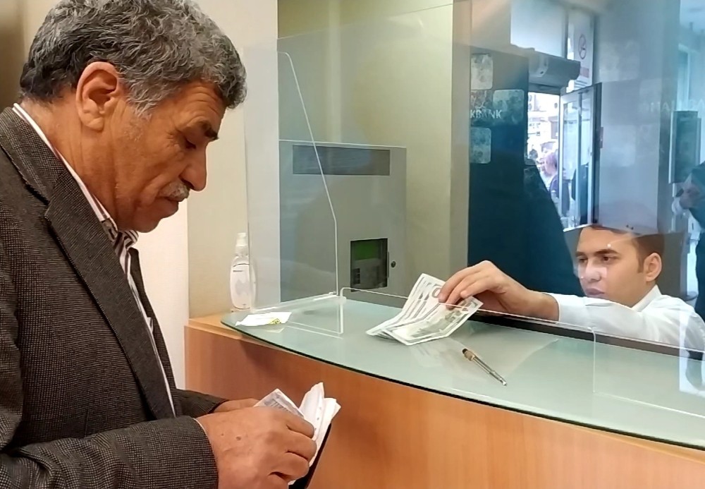 Hataylı tır şoföründen örnek davranış 