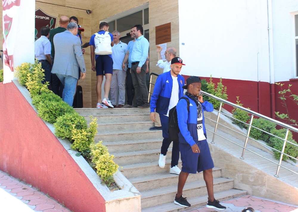 Hatayspor, play-off finali için yola çıktı 