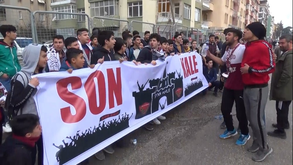 Hataysporlu taraftarlar dev maça hazır 