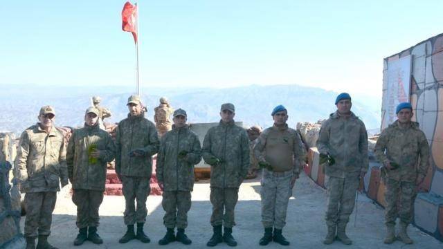 Hatice annenin ördüğü çoraplar Mehmetçiklere ulaştı