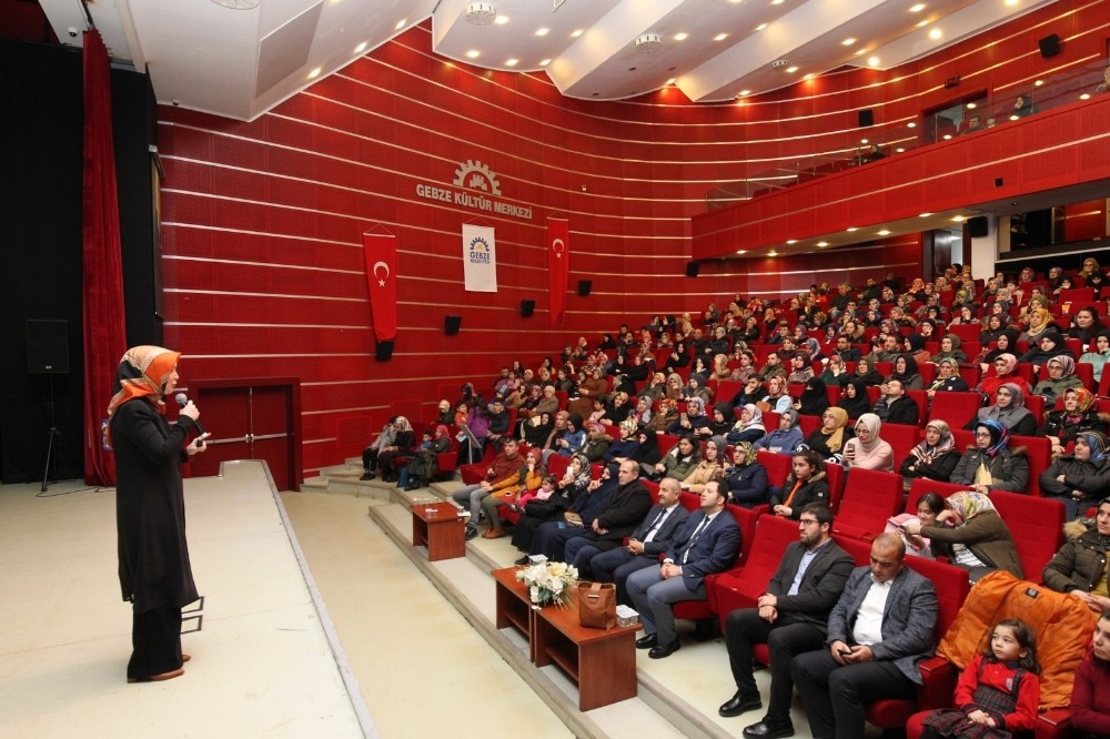 Hatice Kübra Tongar Gebzelilerle buluştu 