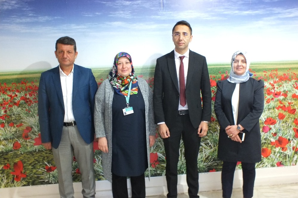 Hatice Tekin, ’yılın ebesi’ seçildi 