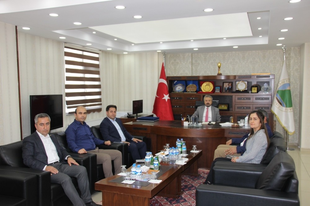 HATSO’dan Halkbank Hakkari Şubesine plaket 