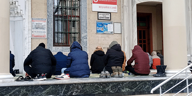 Hava sıcaklığının eksi değerlere düşmesi ibadete engel olmadı