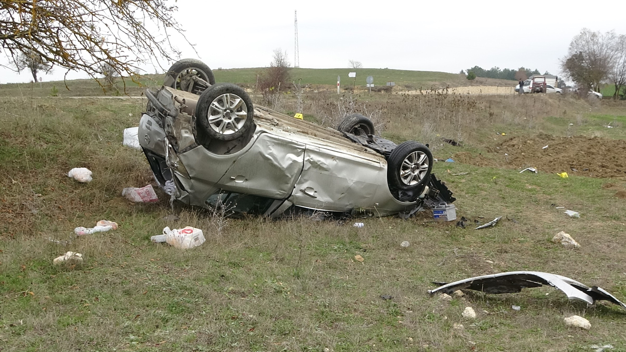 Hava yastıkları açılmadı, iki kardeş takla atan otomobilde can verdi