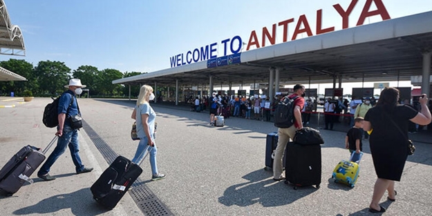 Hava yoluyla Antalya'ya gelen turist sayısı 3 milyonu geçti