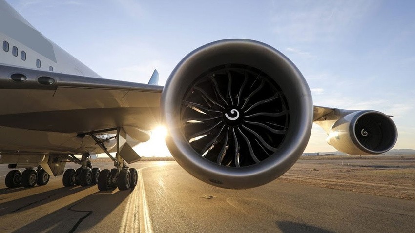 Havaalanında feci ölüm! Uçağın motoru personeli içine çekti