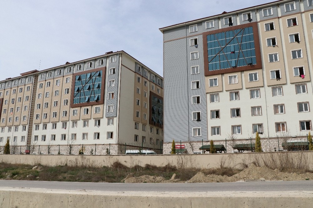 Havaalanındaki yabancılar Karabük’te yurtlara yerleştirildi 