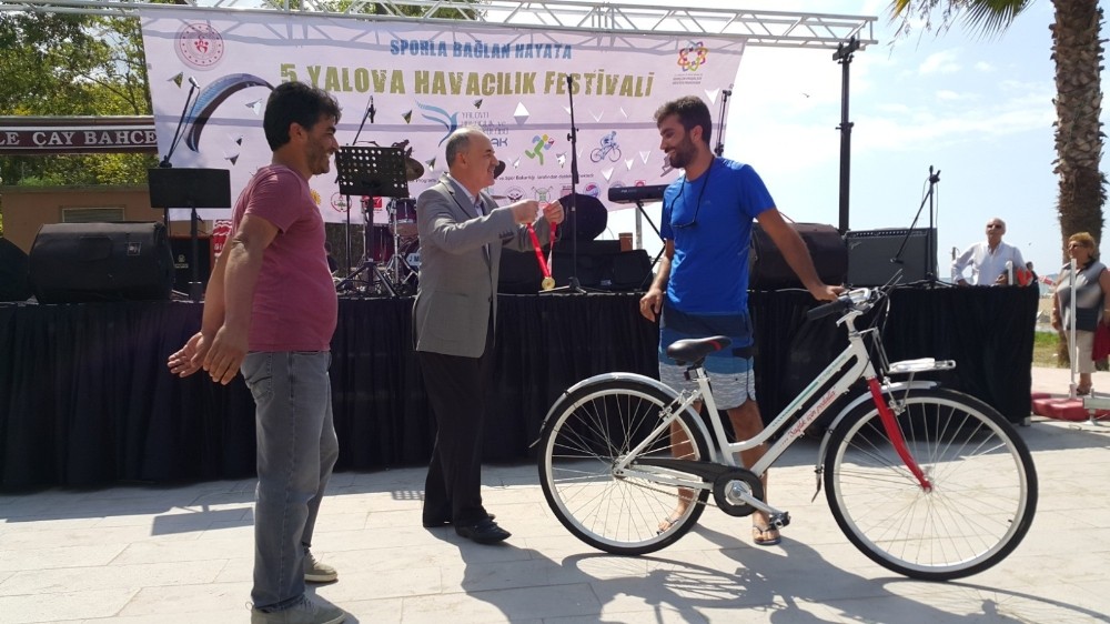Havacılık Festivalinden birincilik madalyası ile döndü 