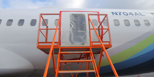 Havada acil çıkış kapısı kopan uçakla ilgili korkunç gerçek!