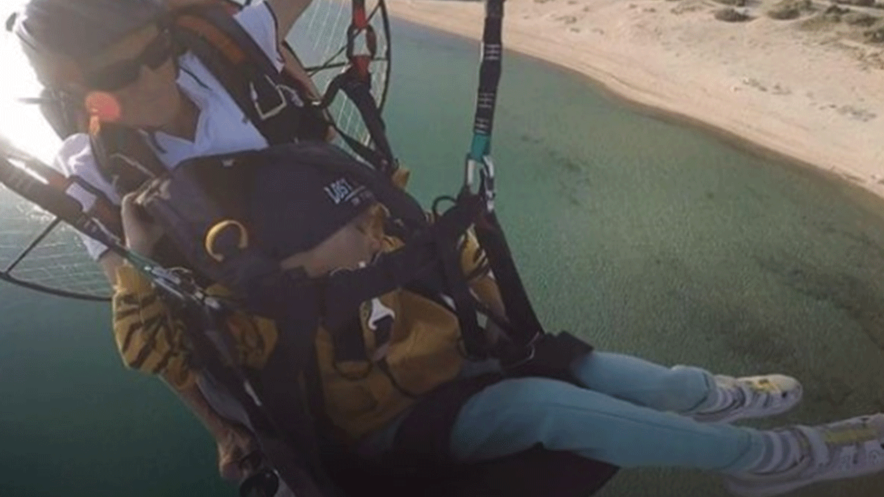 Havada akıl almaz anlar! Bir anda uyuyakaldı!