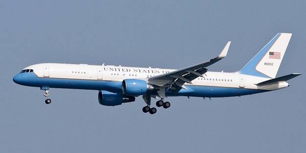 Havada arızalandı: Kamala Harris'in uçağı acil iniş yaptı