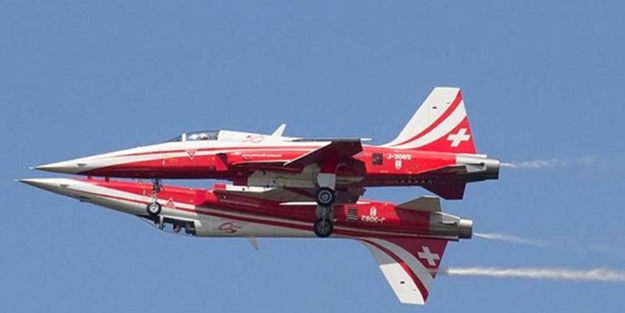 Akrobasi eğitimi sırasında uçak kazası