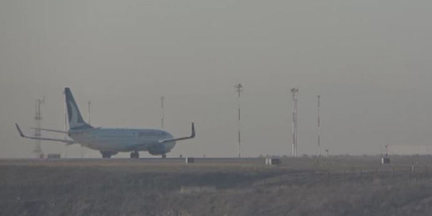 Havada korku dolu anlar! İstanbul'da rüzgar uçağı savurdu... Kule ile pilotun konuşması kayıtlara böyle geçti