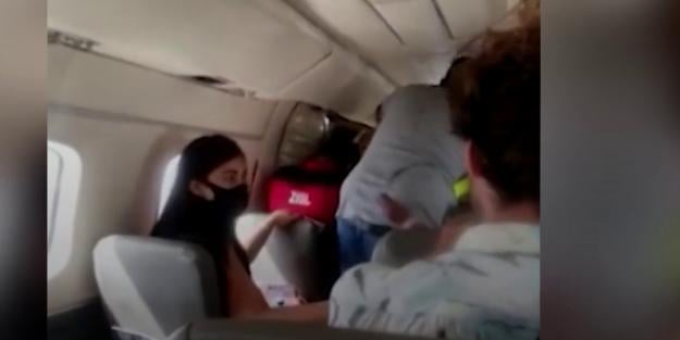 Havada korku dolu anlar! Uçağın kapısı bir anda açıldı