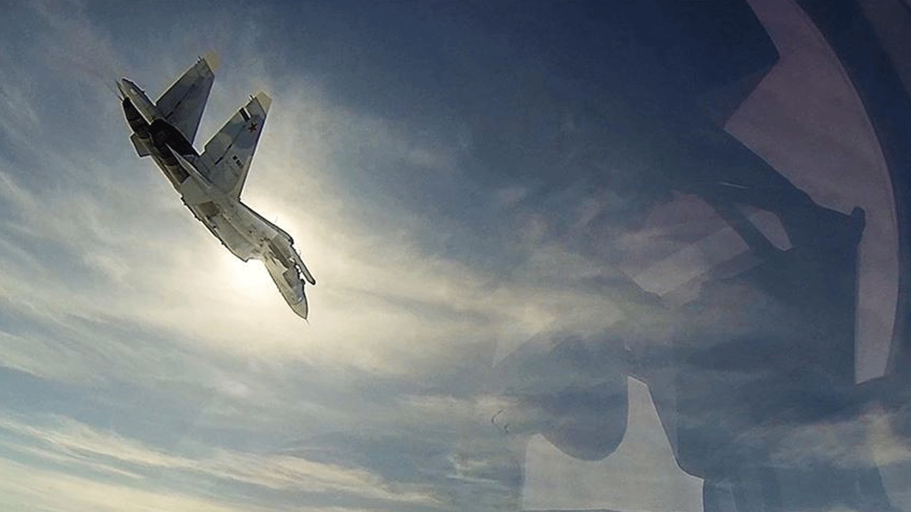 Havada sıcak anlar! Rus uçağına önleme yapıldı