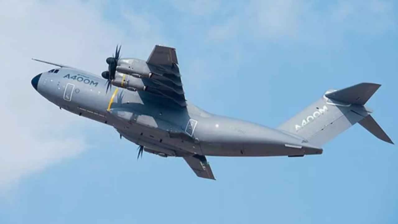 Havada sıcak saatler! Uçağa ateş açıldı