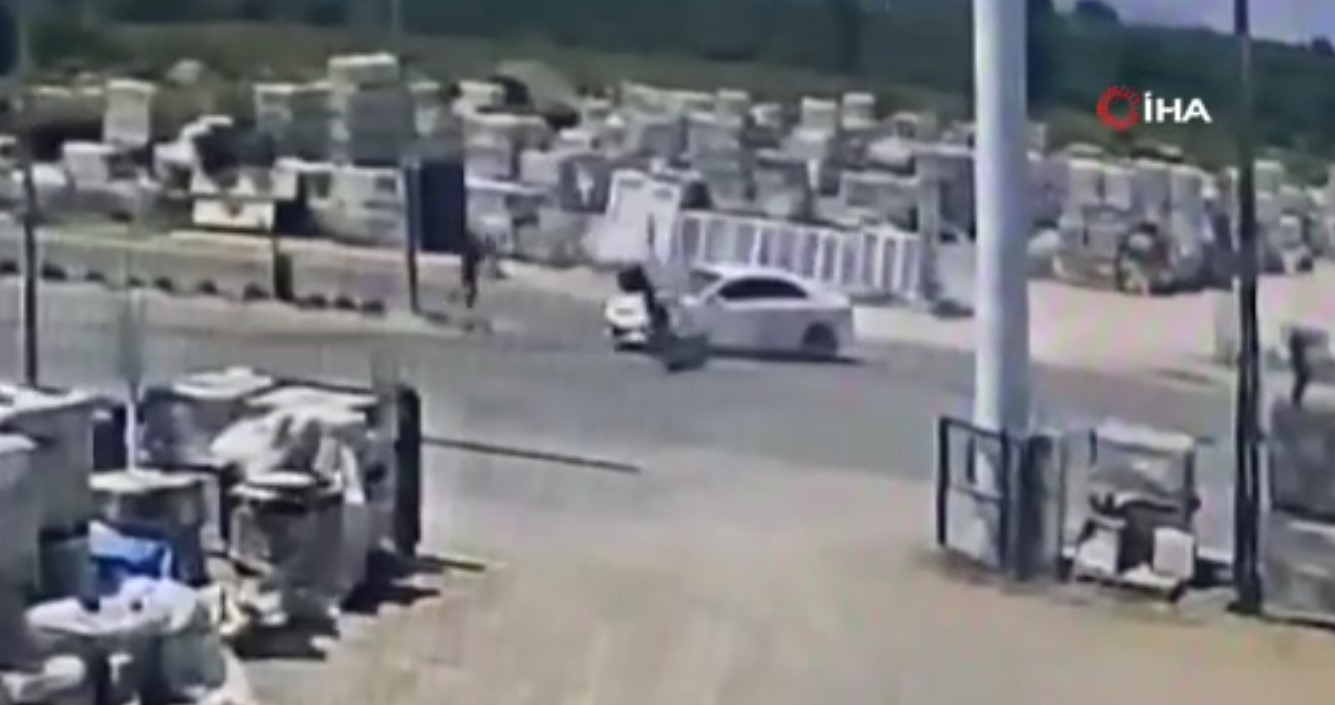 Havada taklalar attı! Motosikletlinin feci ölümü kamerada