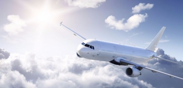 Havadayken uçağın kapısını açmak istedi!