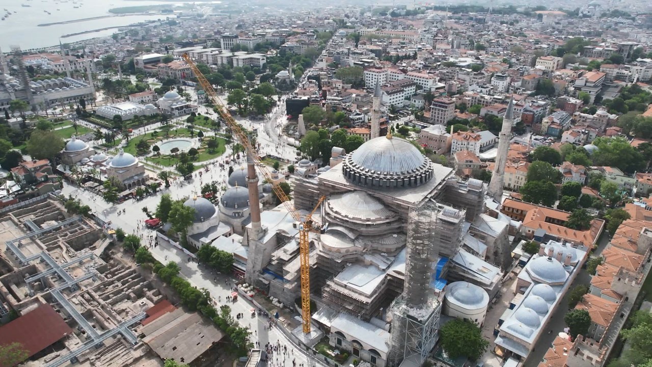 Havadan görüntülendi! Ayasofya’nın kubbesine dev bakım