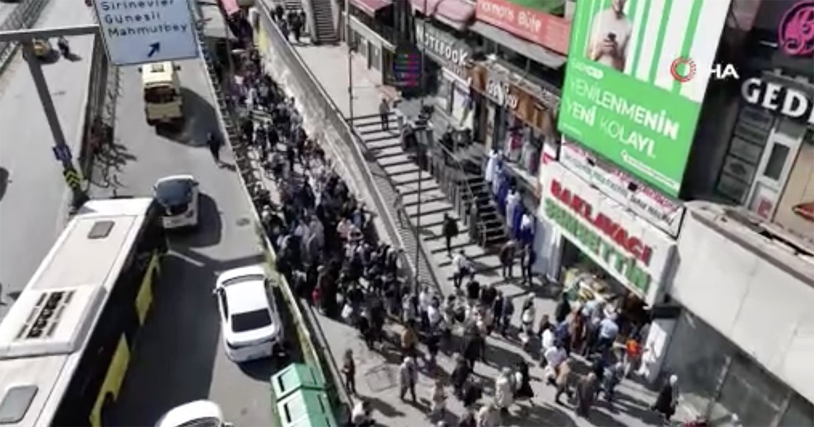 Havadan görüntülendi! İstanbul’da ucuz baklava almak için öyle bir kuyruk oluştu ki!
