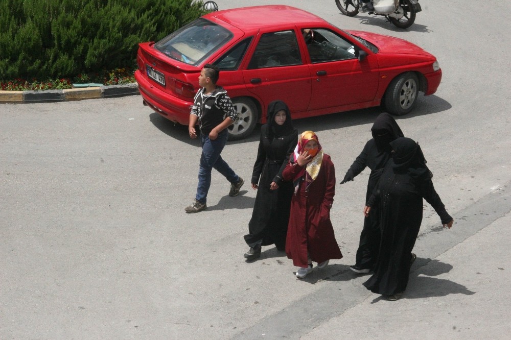 Havalar ısındı sosyal mesafe unutuldu 
