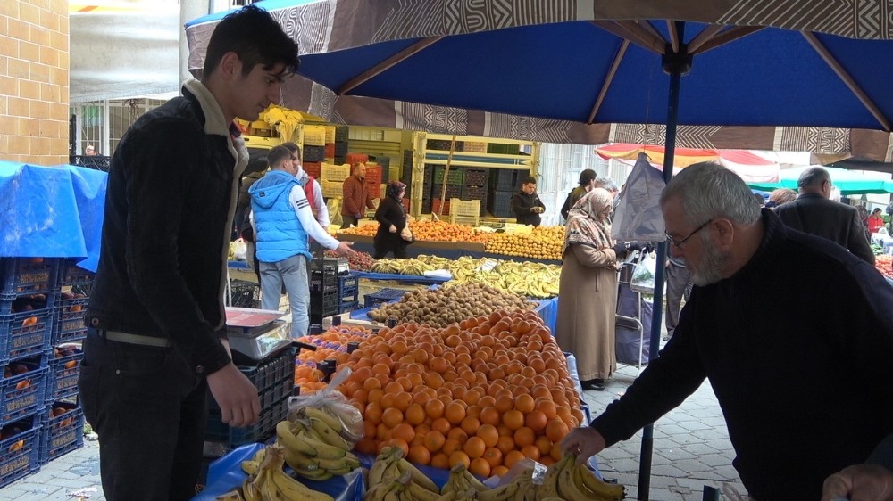 Havaların ısınması semt pazarlarında tezgahlara olumlu yansımadı 