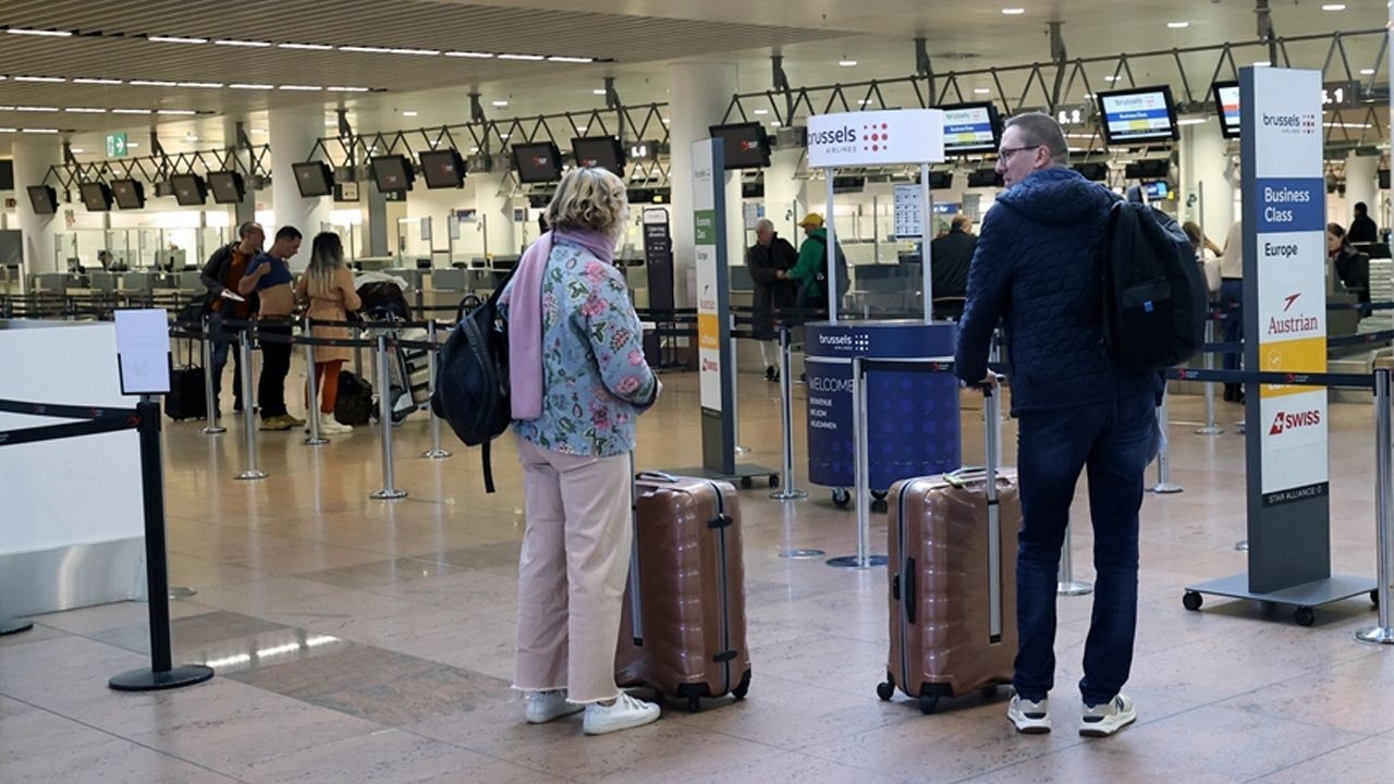 Havalimanı'nda grev! Bütün uçuşlar iptal edildi