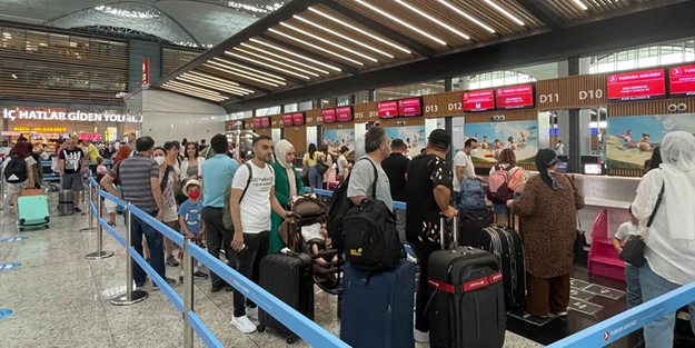 Havalimanında rekor karayolunda rekor köprülerde rekor! Şimdi de turist sayısında rekor