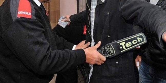 Havalimanında üstü arandı, iç çamaşırından bakın ne çıktı!