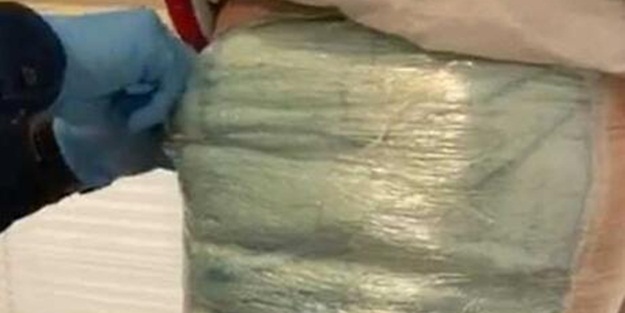 Havalimanında vücuduna sardığı uyuşturucu ile yakalandı