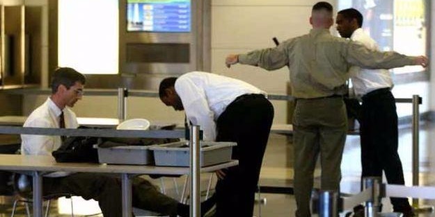 Havalimanında yakalanan eşyalar şok etti!