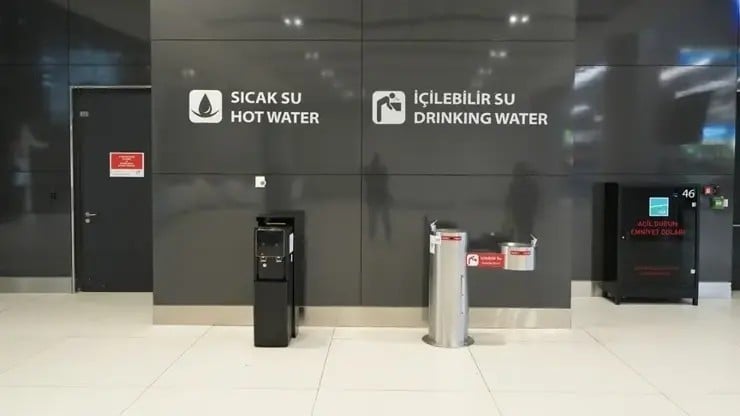 Havalimanlarında fahiş fiyatlı su zulmüne son! Bakanlık düğmeye bastı, 58 havalimanında su ücretsiz oluyor!