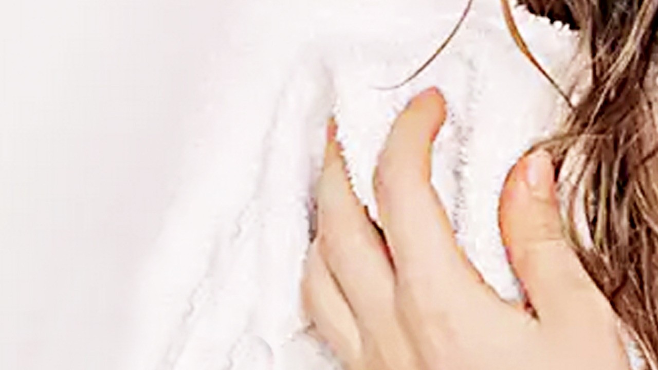 Havluyla saç kurutan hapı yuttu!Asıl mesele: Tişörtten iyisi yok, ne kabarıyor ne dökülüyor