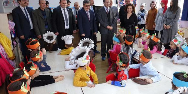 Havran'da öğrencilere 6 ton meyve dağıtıldı