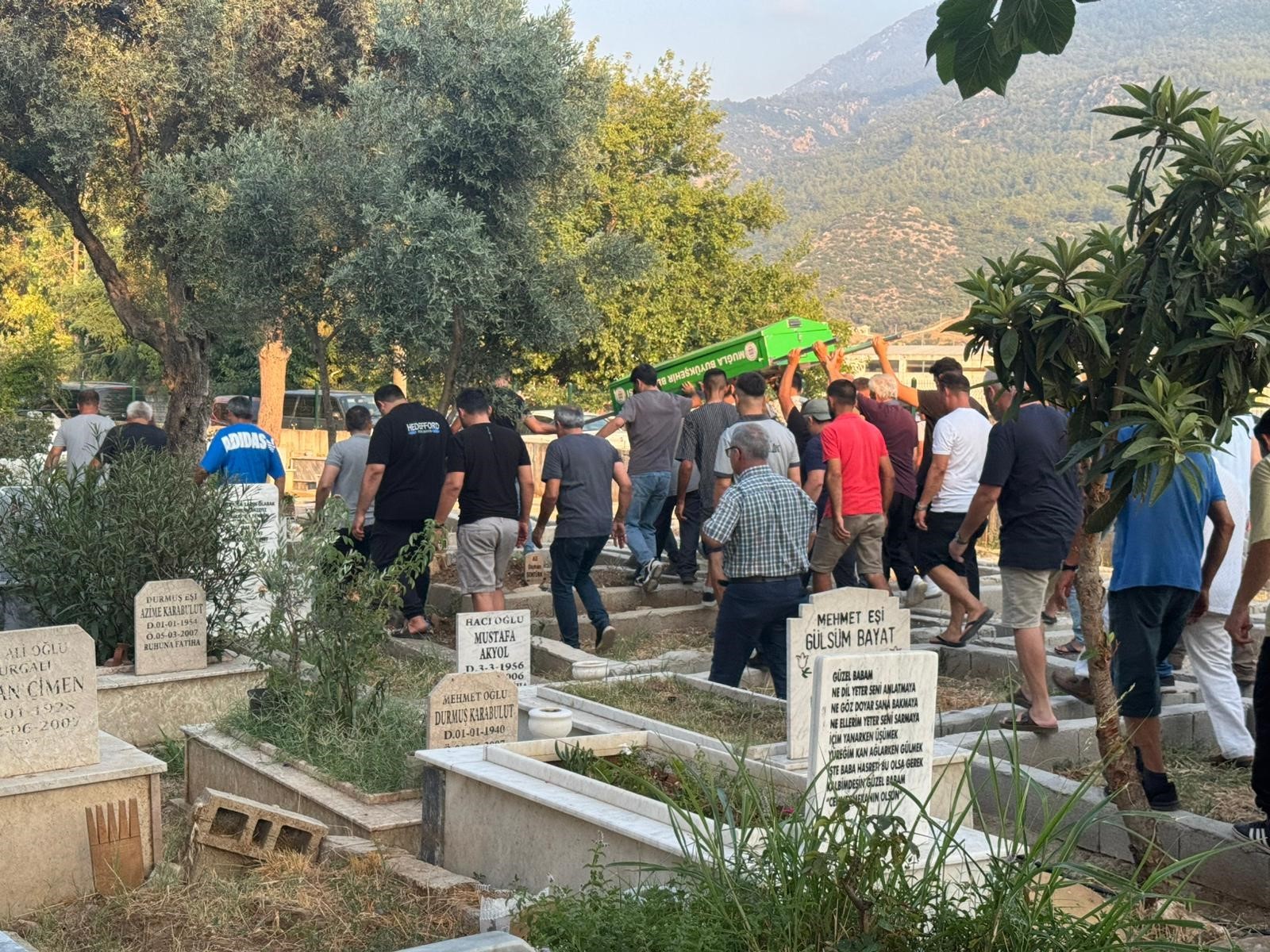 Havuza düşerek ölen minik Asil Kemal gözyaşlarıyla son yolculuğuna uğurlandı