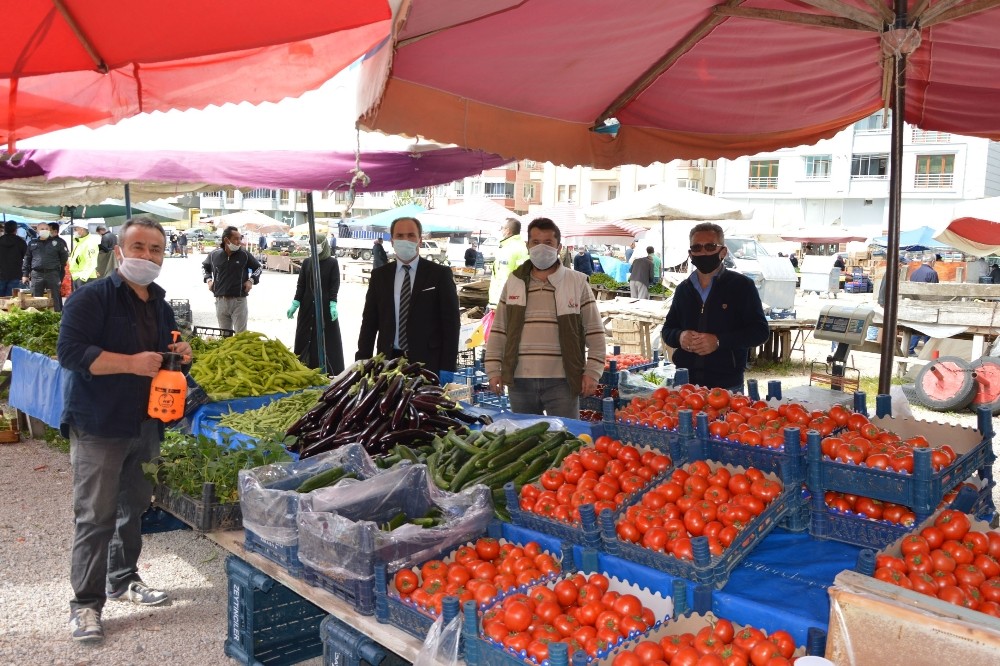Havza Belediyesi pazar yerlerinde maske dağıtımına devam etti 