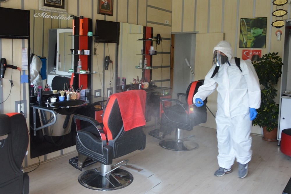 Havza’da berber ve kuaförler dezenfekte edildi 