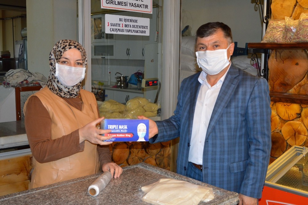 Havza’da yufka ve tatlıcılara maske 