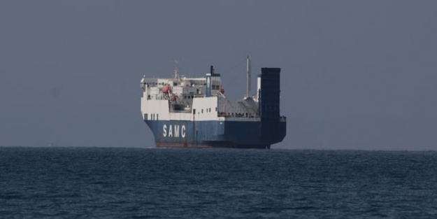 'Hayalet gemi' İskenderun'da bekliyor