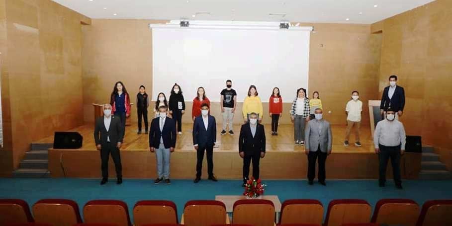 Hayallerindeki Dilovası’nı çizen çocuklar ödüllerini aldılar 